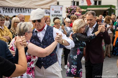 Prezentacja Tanga Argenty Skiego Na Placu Corazziego W Radomiu