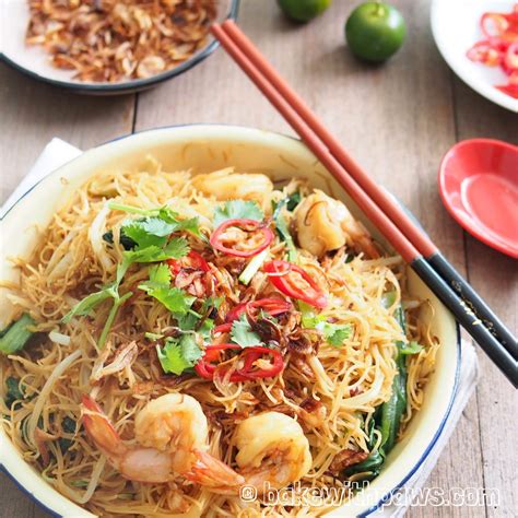 Penang Fried Bee Hoon - BAKE WITH PAWS