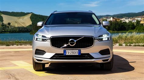 Volvo XC60 B4 AWD Momentum Pro Prova Prezzi Opinioni