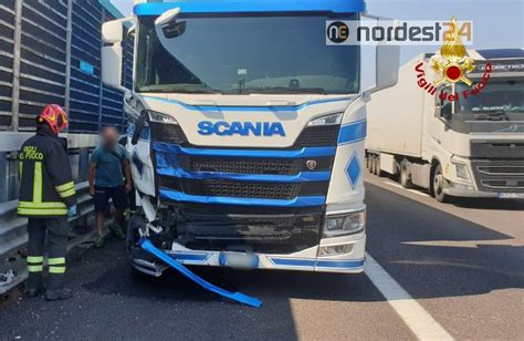 Incidente In A4 Tra Auto E Mezzo Pesante Ferita La Conducente Illeso