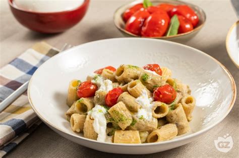 Ricetta Mezzi Rigatoni Con Crema Di Melanzane Pomodorini Arrosto E