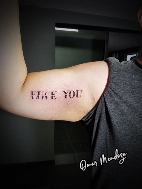 Tatuaje del artista Mexicano Omar Mendoza Fuck Love you Tatuajes y más