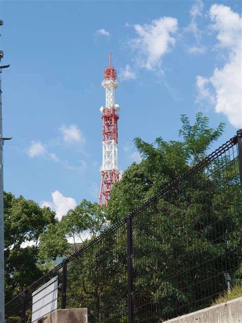 神戸市水道局の奥平野浄水場のタワー｜俊樹