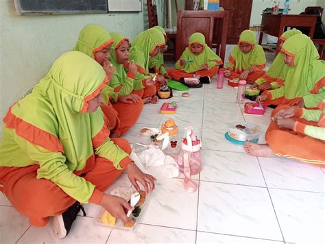 Tingkatkan Imun MIN 2 Kulon Progo Dengan Gerakan Makan Sayur