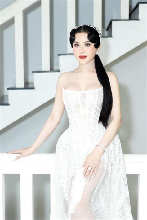 L M Kh Nh Chi Gia Nh P Ng Ua Bikini V I Body C Ng T