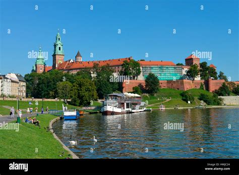 Wawelberg, Weichsel, Krakau, Polen Stock Photo - Alamy