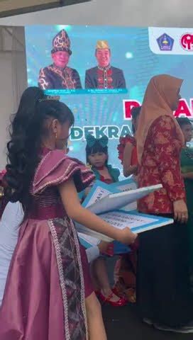 Bintang Tamu Acara Fashion Show Dekranasda Kota Kendari Youtube