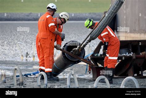 Cable Laying Ship Hi Res Stock Photography And Images Alamy