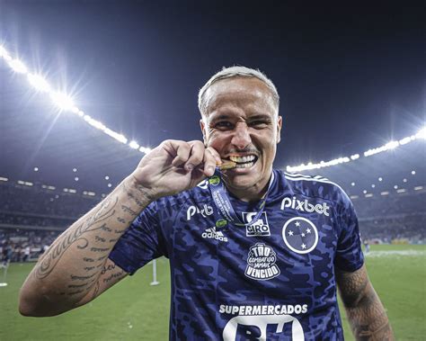 Coritiba Se Acerta Cruzeiro E Ter Edu Por Empr Stimo At O Final