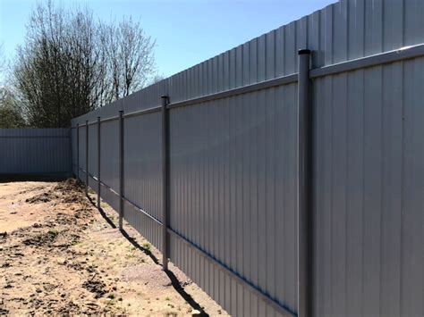 Как построить забор из профнастила: цена, этапы строительства