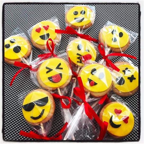 Galletas De Caritas Felices Tortas De Emojis Fiestas Emojis