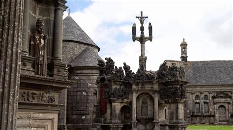 Bretagne Les Enclos Paroissiaux Du Finist Re Veulent Entrer Au