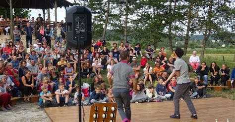 Vannes le Châtel Spectacle Les halles en fête avec Saltimbanques et Cies