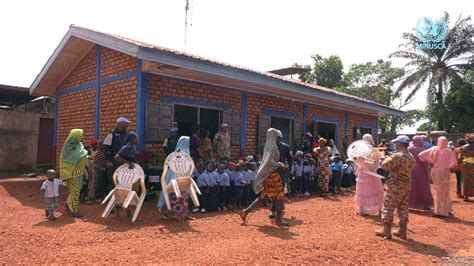 Remise de lécole maternelle de Gbaya Doumbia aux autorités