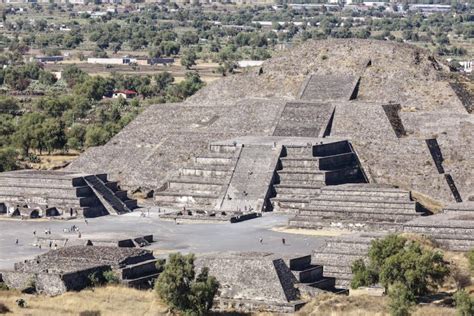 ¿qué Hay Dentro De La Pirámide De La Luna De Teotihuacan