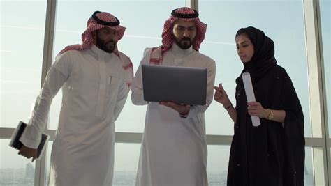 Close Up Of A Saudi Gulf Business Team Meeting In The Workplace