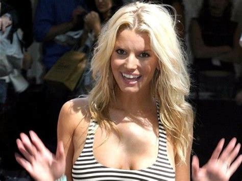 Jessica Simpson Is Simply Cute And Ditsy Long Blonde Hair Jessica Simpson Hair Her Hair