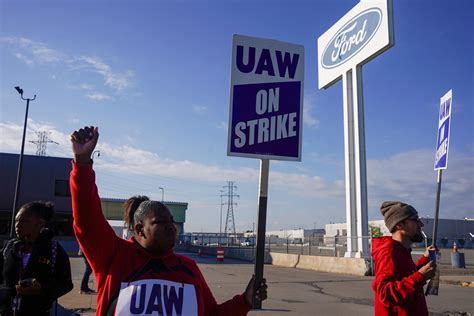 Us Auto Workers Strike Spreads To Ford S Biggest Most Profitable Plant