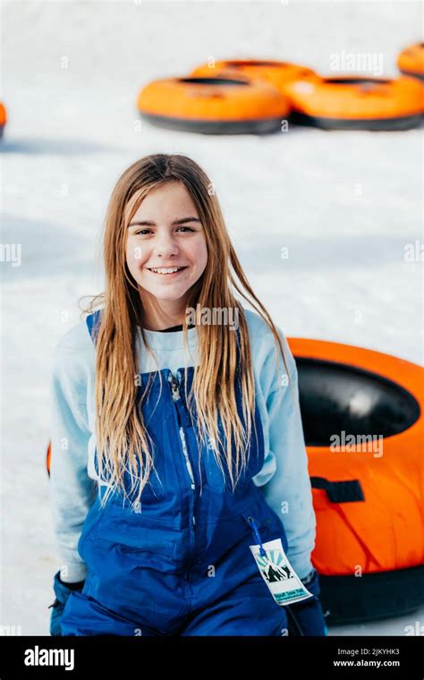 Kids playing the Snow and Tubing Stock Photo - Alamy