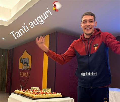 Foto Ritiro Portogallo Torta Di Compleanno Per Belotti Pellegrini E