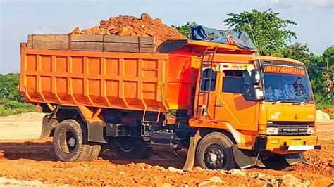 Dump Truk ISUZU ELF NMR71 Jomplang Muatan Tanah Merah Full Bak