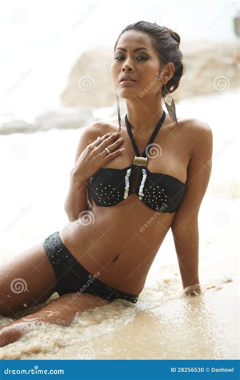 Het Thaise Model Van De Bikini Stock Foto Image Of Aziatisch Geluk