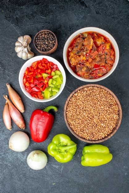 Vista Superior De Sopa De Verduras Con Trigo Sarraceno Y Verduras