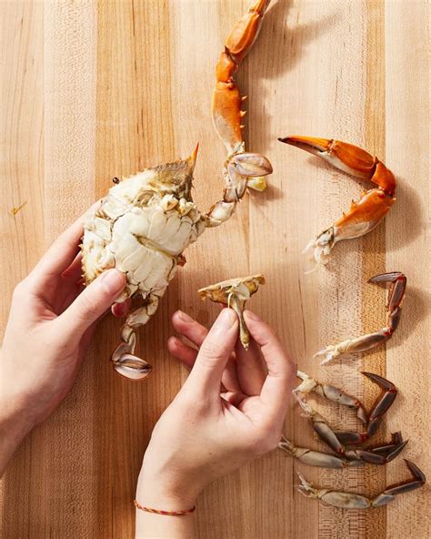 Learn How To Eat Crabs A Step By Step Guide With Pictures