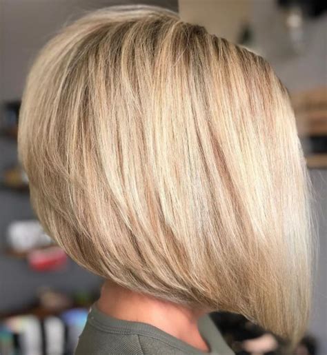 Perfect Reverse Bob Hairstyle Wavy Inverted Bob Inverted Bob