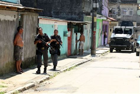 Tiroteio Deixa Mil Sem Aula No Rio