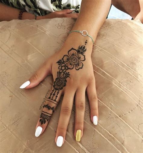 Simple Henna Tattoo Hand