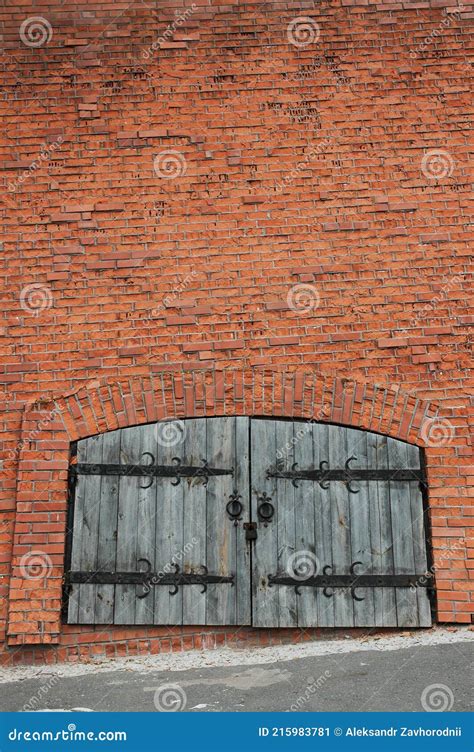 Cancello Nel Muro Di Mattoni Rossi Immagine Stock Immagine Di