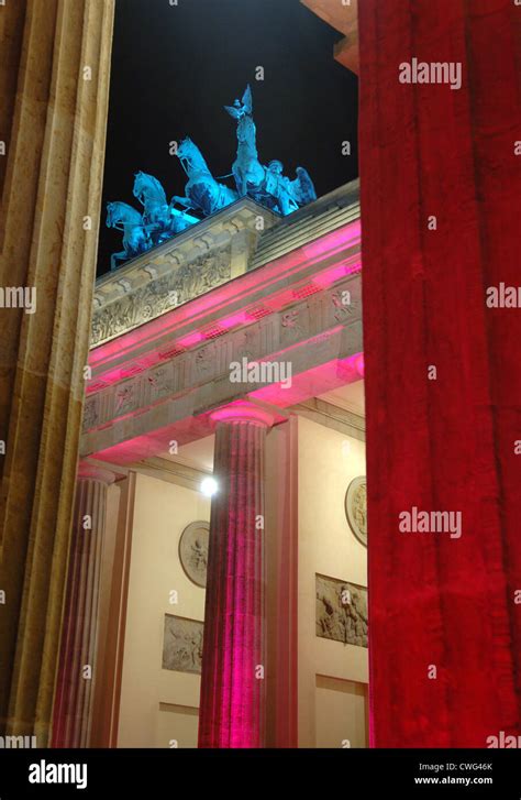 Room Silence Brandenburg Gate Berlin Hi Res Stock Photography And