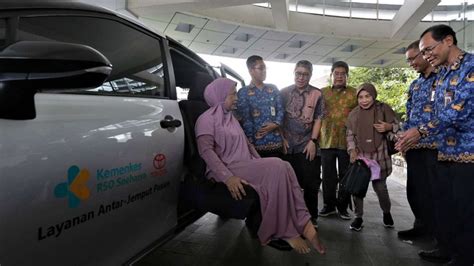 Toyota Indonesia Serahkan Sienta Welcab Untuk RSO Soeharso Mobil