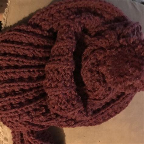 Rustic Ribbed Hat And Scarf In Lion Brand Tweed Stripes L0611E