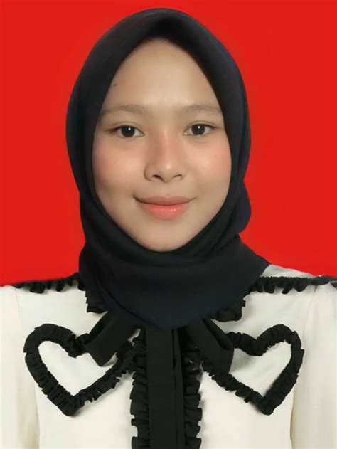 Cewek Ini Minta Edit Foto Ganti Baju Formal, 7 Hasilnya Ini Bikin Tepuk