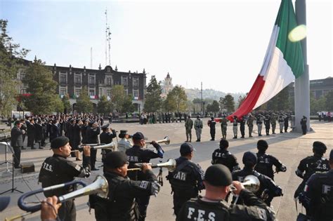 Delfina Gómez Álvarez encabeza ceremonia de izamiento de la bandera en