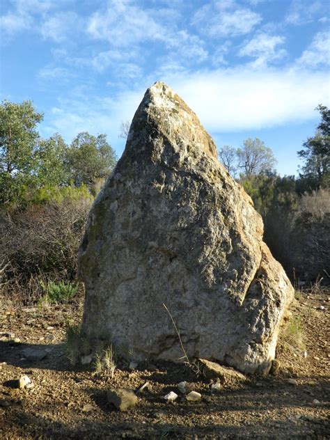 Dòlmens i Menhirs Pilar Menhir de la Casa Cremada Alt Empordà