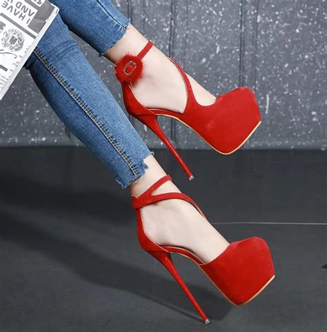 20 Tacones rojos para looks increíbles y estilosos