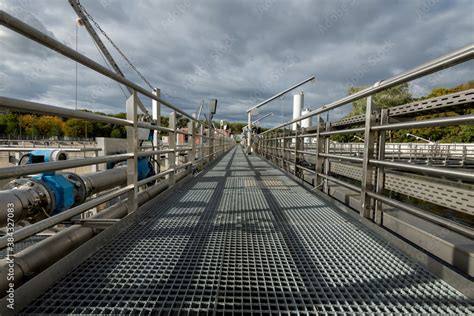 In der Pulveraktivkohle Anlage im Klärwerk werden mit Pulveraktivkohle