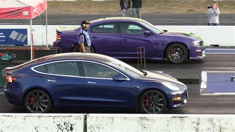 Hellcat Charger Vs Tesla Drag Racing Youtube