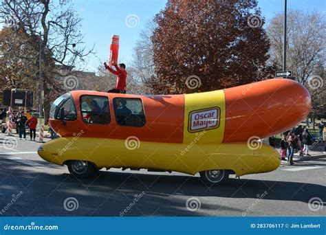 The Wienermobile: a Hot Dog on Wheels Editorial Photography - Image of ...