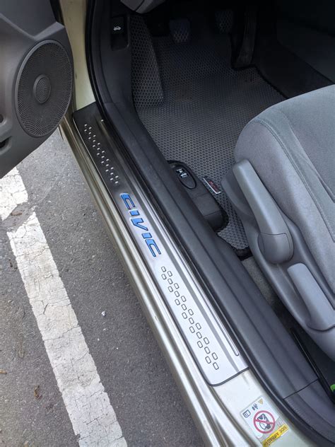 Декоративные накладки на пороги — Honda Civic 4D (8G), 1,8 л, 2007 года ...