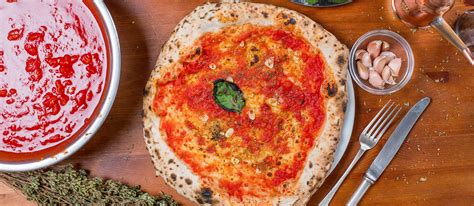 Pizza Marinara Authentic Recipe | TasteAtlas