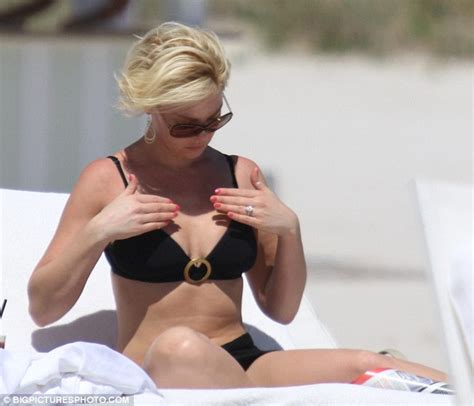 Katherine Heigl Shows Off Slimline Body In A Black Bikini While Sunning