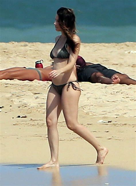 Jessica Biel In A Bikini On A Beach In Maui September 2014 CelebMafia