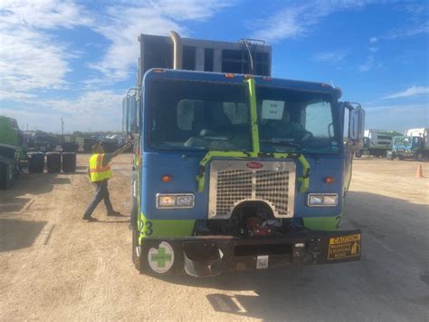 Frontier Waste 2000 Peterbilt 320 W 30yd Dempster Body Rear Loaders