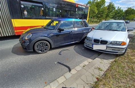 Wypadek trzech samochodów na wjeździe do Wrocławia Jeden pas ruchu