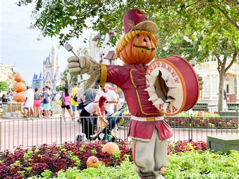 FIRST LOOK at the NEW Halloween Popcorn Bucket in Disney World | the disney food blog