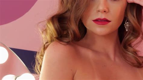 Perfect Natural Tits Brunette MILF Model